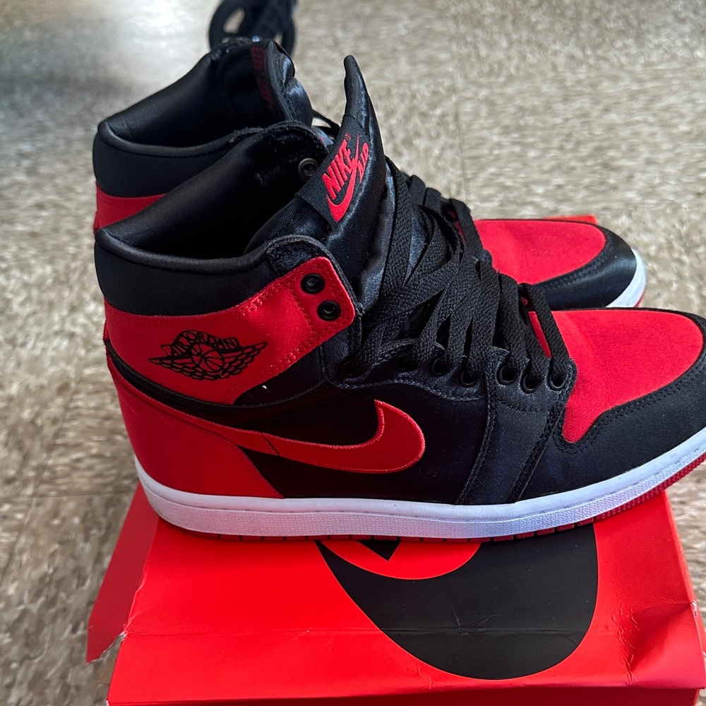 Jordan 1 OG High Satin Bred Euc - Picture 4 of 6
